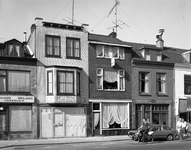 52024 Gezicht op de voorgevels van de panden Amsterdamsestraatweg 110 (links)- 114 te Utrecht.